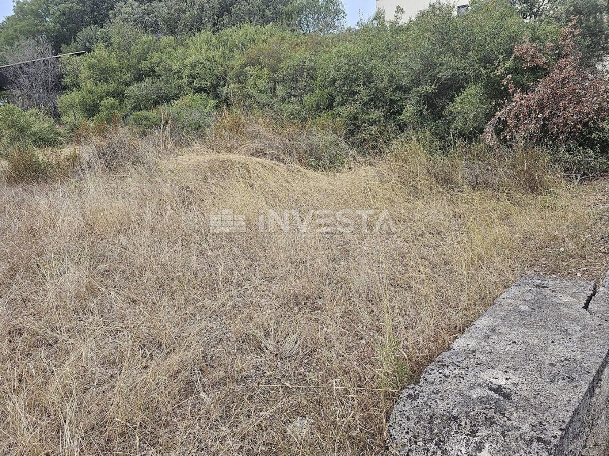 Barbariga, velika gradbena parcela 1.236 m²