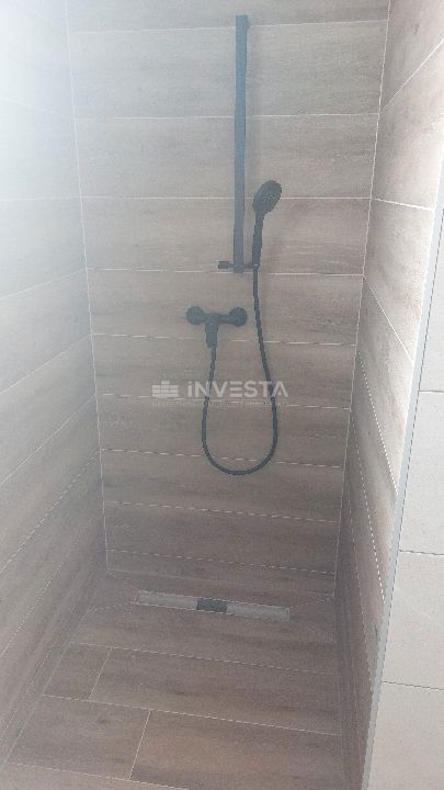 Moderna vila v okolici Poreča s pogledom na morje