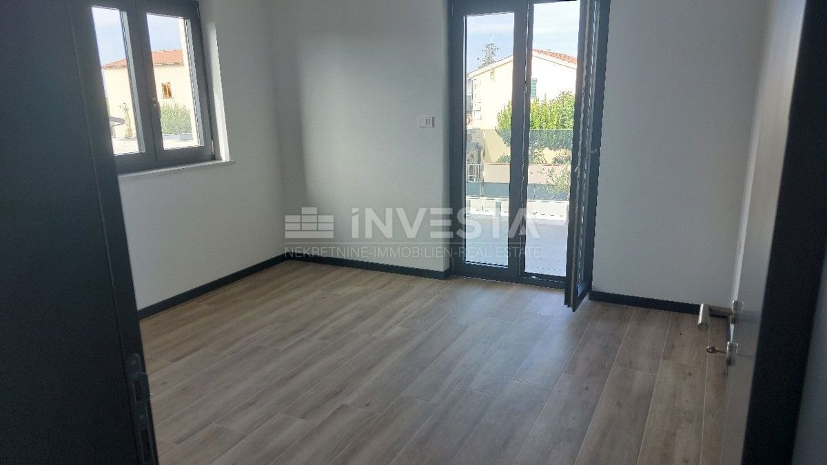Moderna vila v okolici Poreča s pogledom na morje