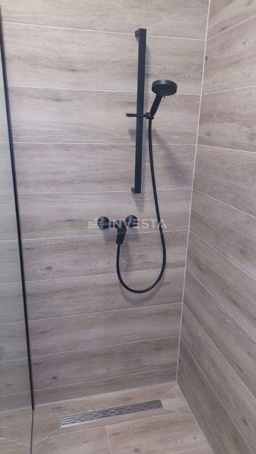 Moderna vila v okolici Poreča s pogledom na morje