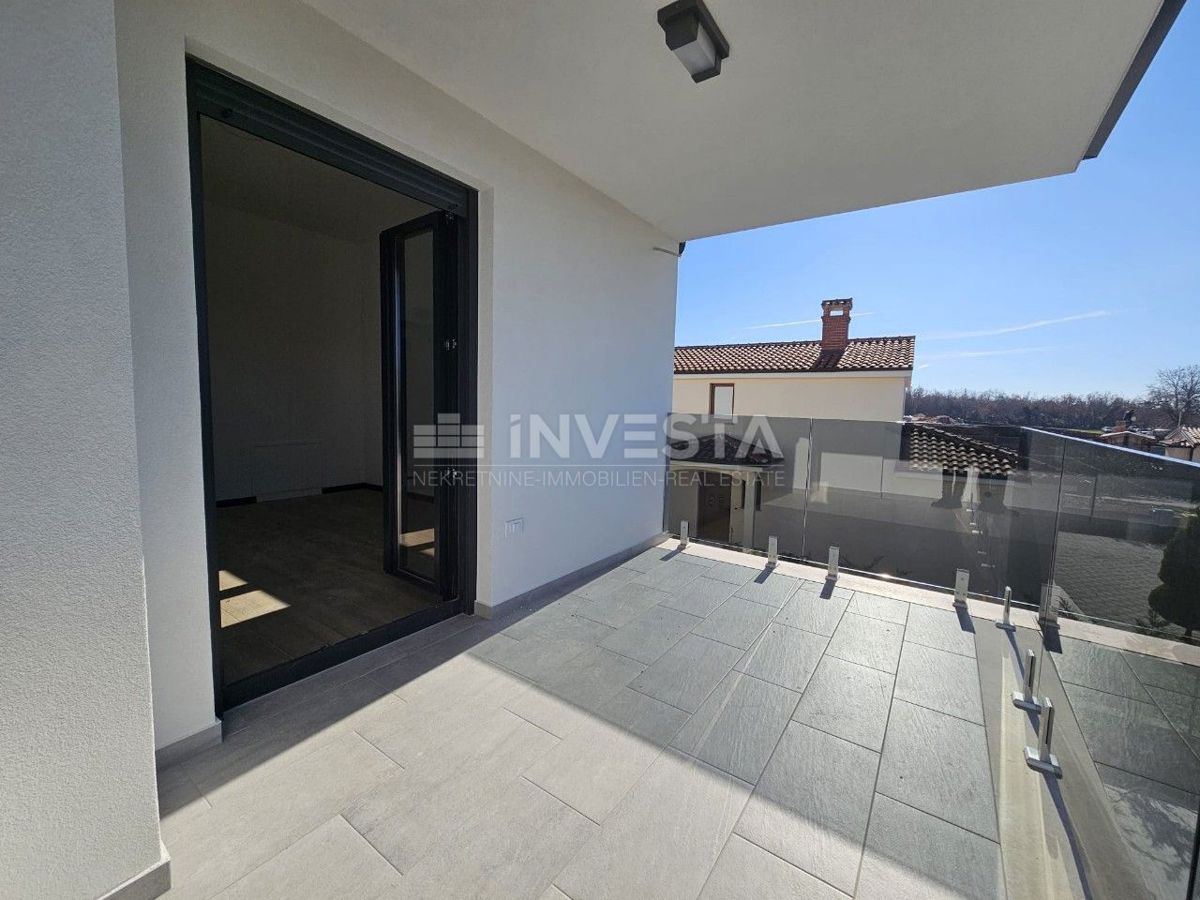 Moderna vila v okolici Poreča s pogledom na morje