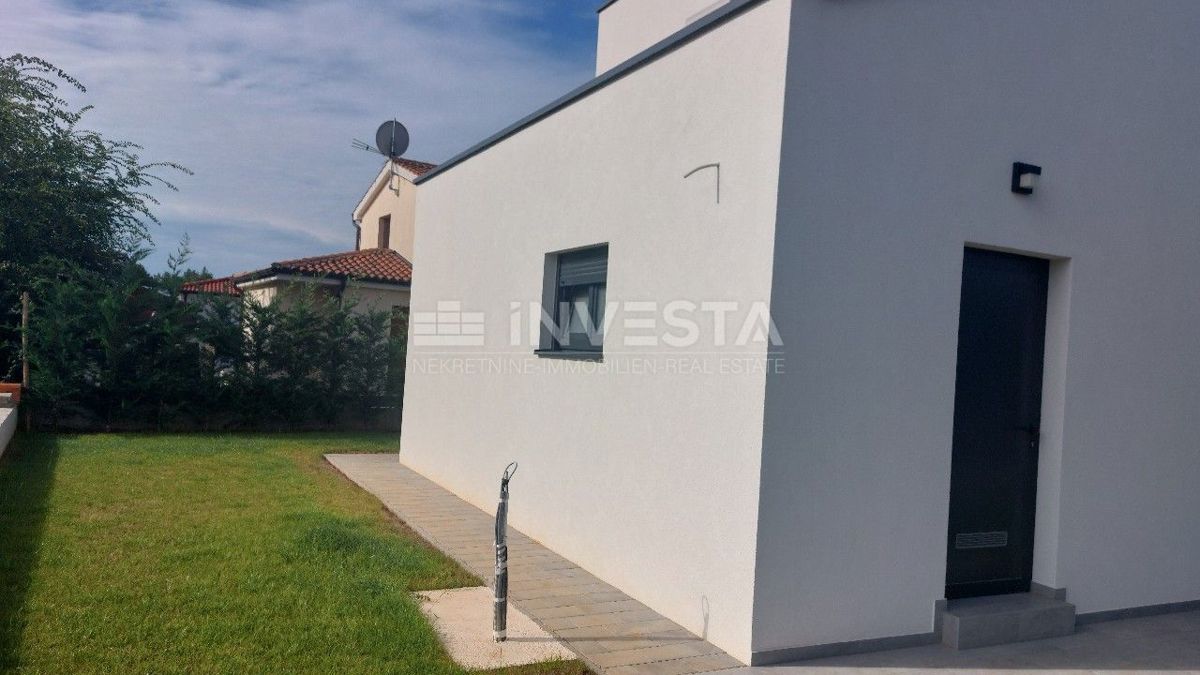 Moderna vila v okolici Poreča s pogledom na morje
