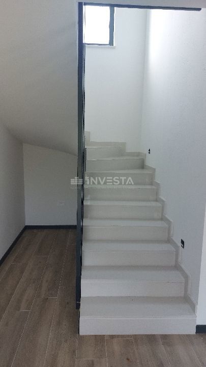 Moderna vila v okolici Poreča s pogledom na morje