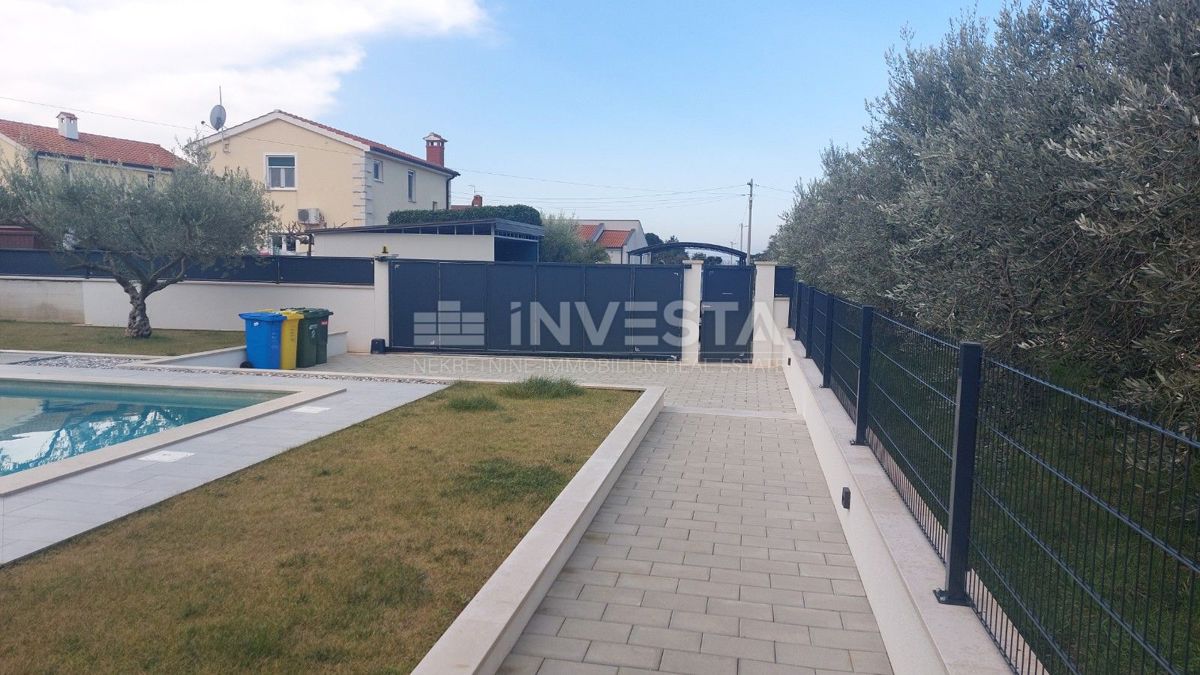 Moderna vila v okolici Poreča s pogledom na morje