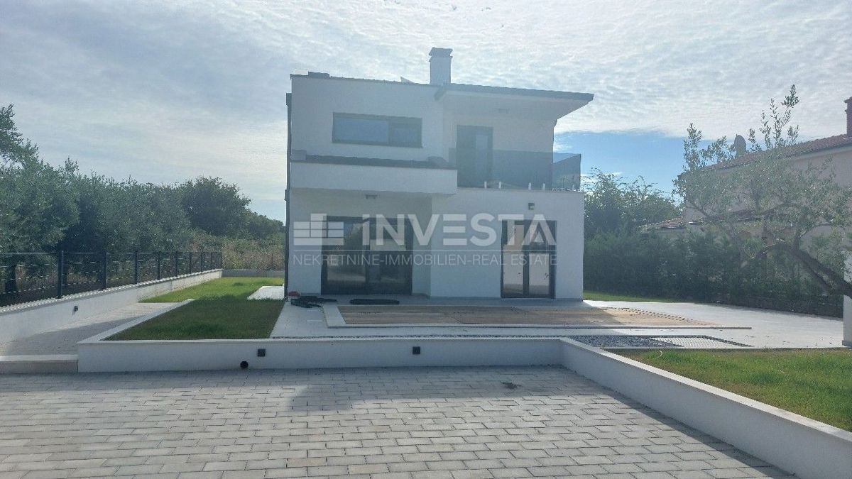 Moderna vila v okolici Poreča s pogledom na morje