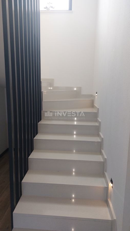 Moderna vila v okolici Poreča s pogledom na morje