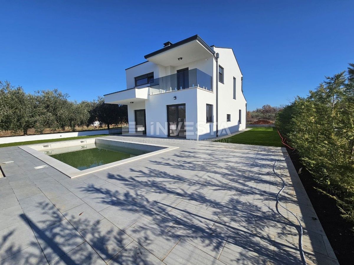 Moderna vila v okolici Poreča s pogledom na morje