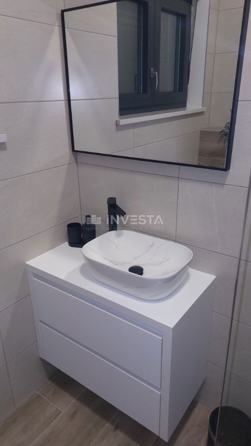 Moderna vila v okolici Poreča s pogledom na morje