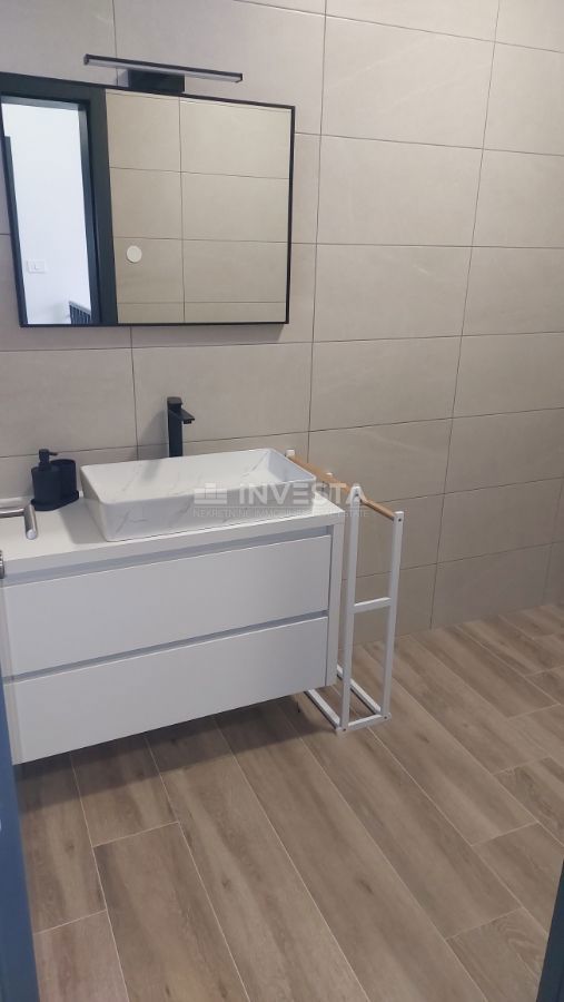 Moderna vila v okolici Poreča s pogledom na morje