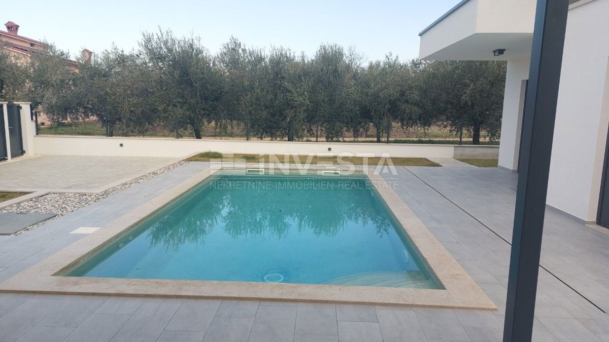 Moderna vila v okolici Poreča s pogledom na morje