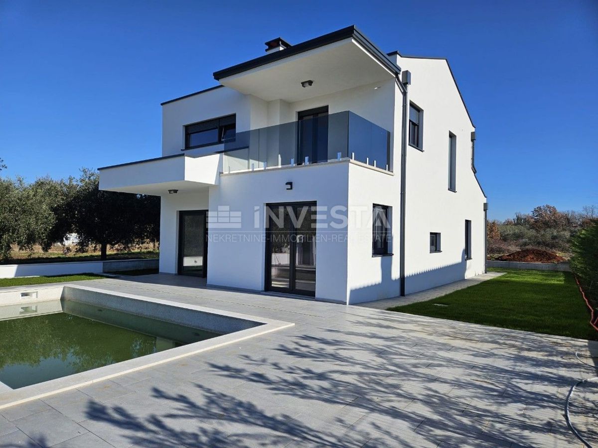 Moderna vila v okolici Poreča s pogledom na morje