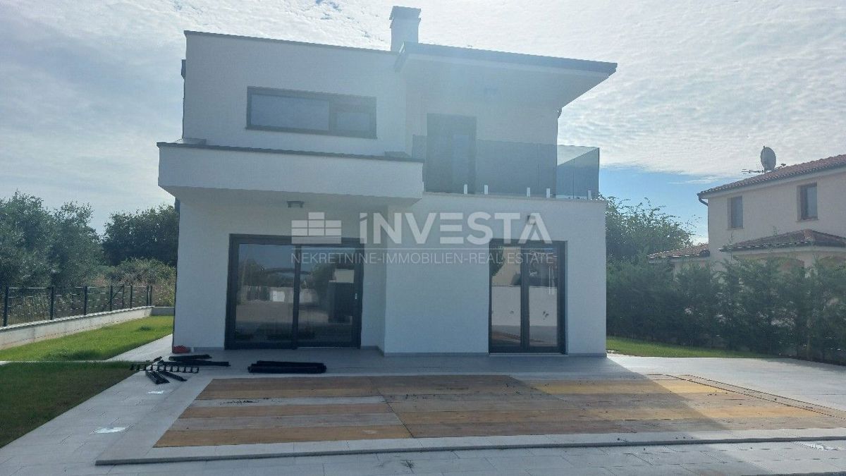 Moderna vila v okolici Poreča s pogledom na morje
