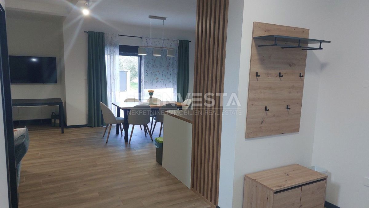 Moderna vila v okolici Poreča s pogledom na morje