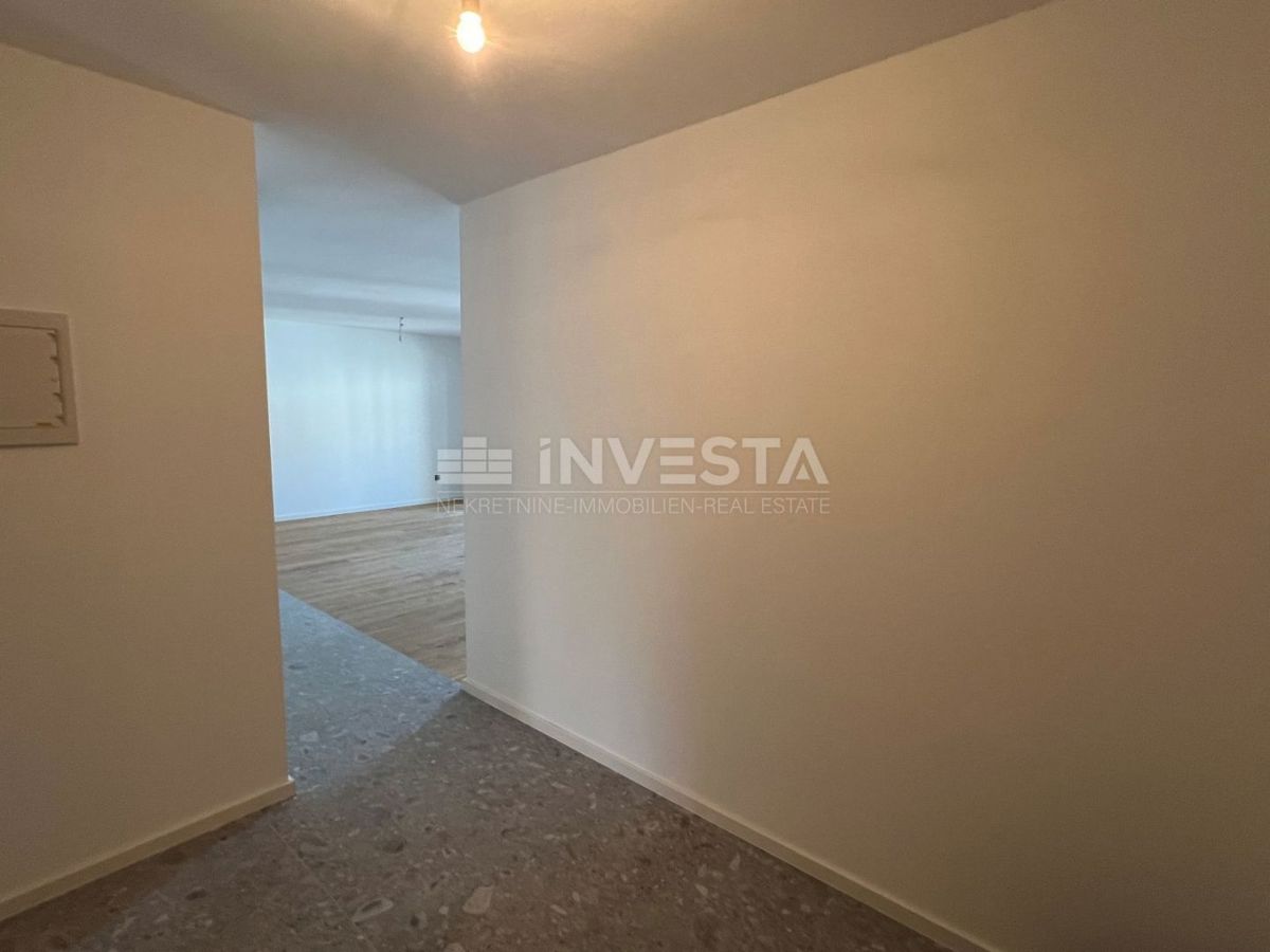 Center Pule, SMART HOME Stan 130m², Parkirišče