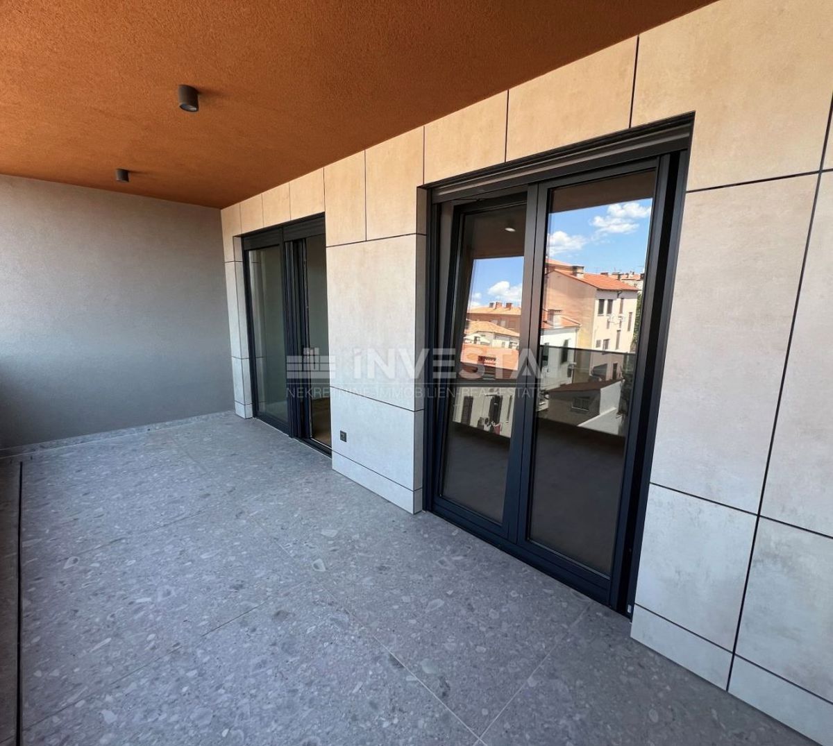 Center Pule, SMART HOME Stan 130m², Parkirišče