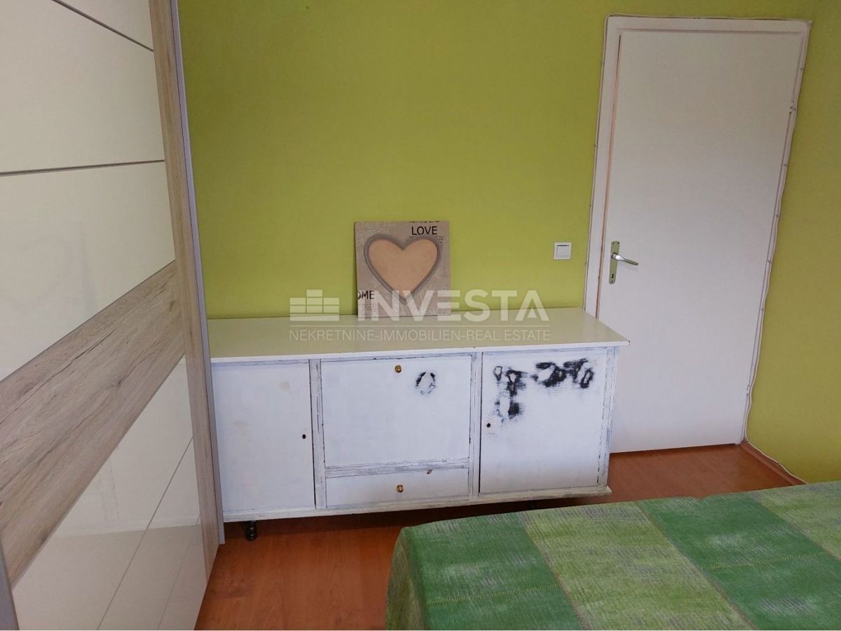 Poreč, dvosobno stanovanje s pogledom na morje in parkiriščem