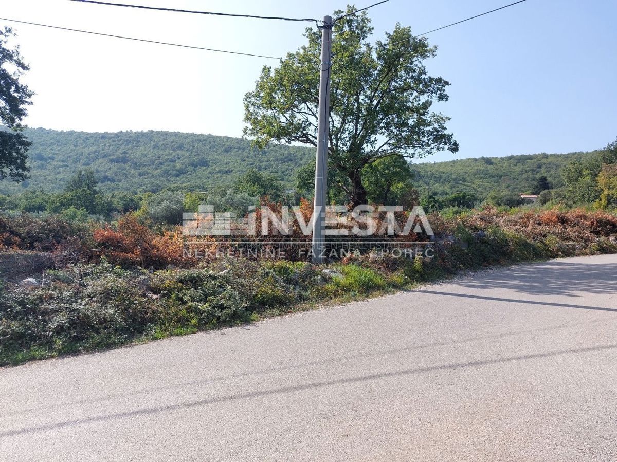Okolica Labina, gradbeno zemljišče 4508 m2 s pogledom na morje