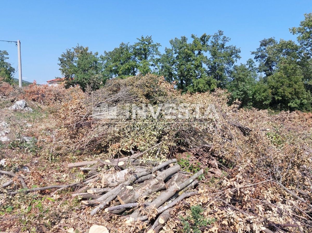 Okolica Labina, gradbeno zemljišče 4508 m2 s pogledom na morje