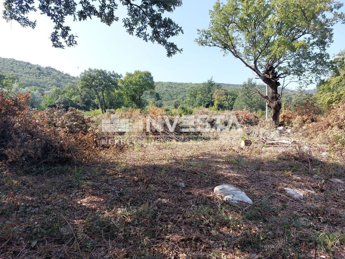 Okolica Labina, gradbeno zemljišče 4508 m2 s pogledom na morje