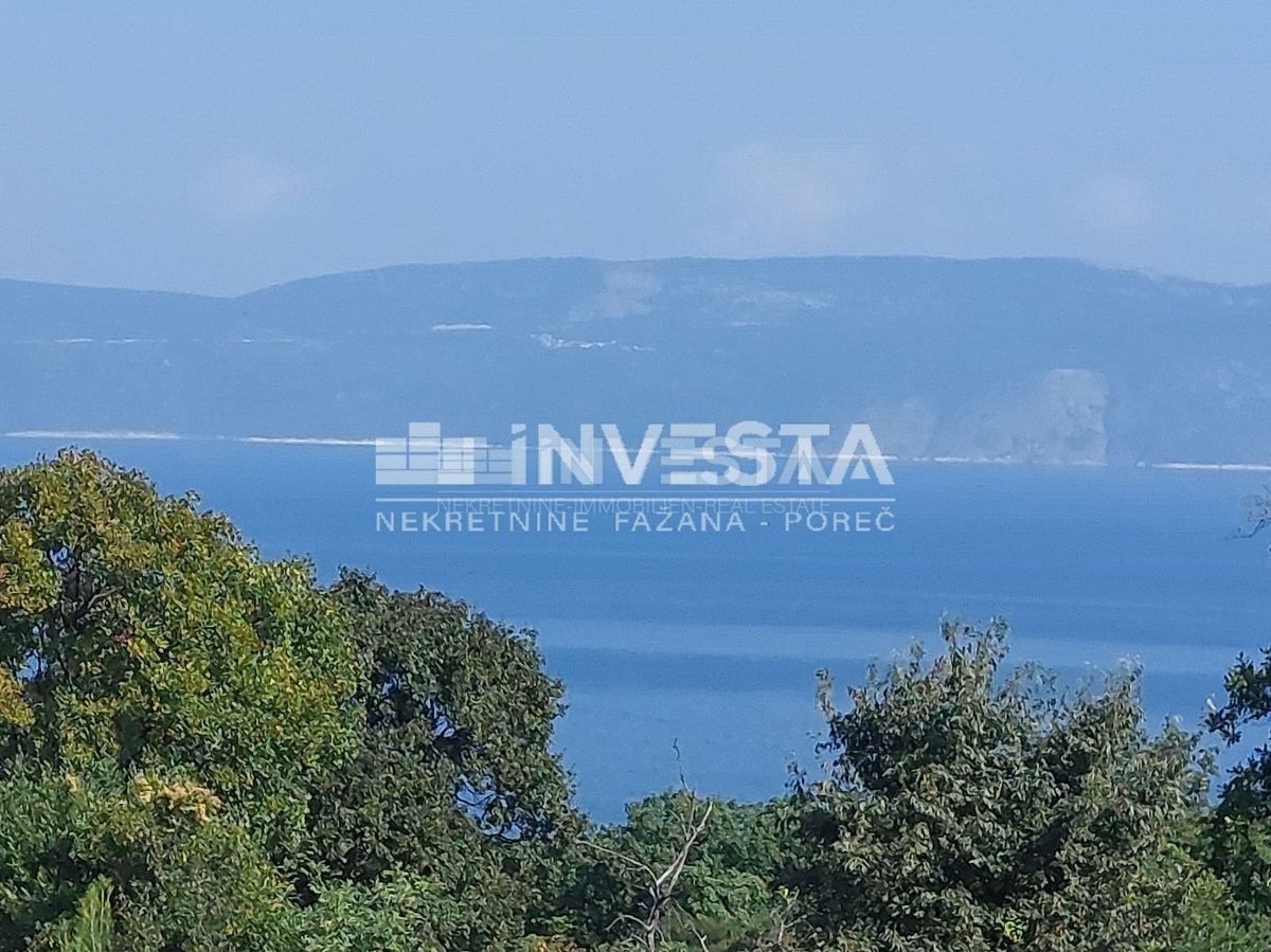 Okolica Labina, gradbeno zemljišče 4508 m2 s pogledom na morje