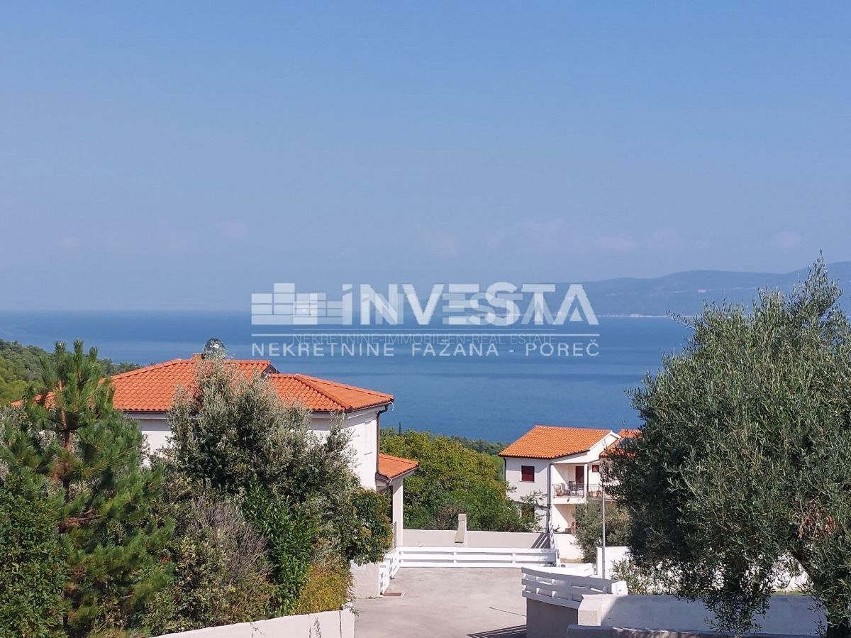 Okolica Labina, gradbeno zemljišče 4508 m2 s pogledom na morje