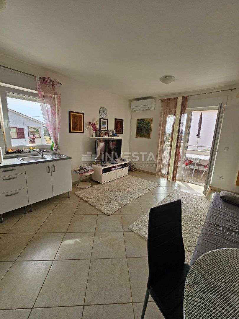 Fažana, apartma 55m2, 2 ss, visoko pritličje, 250 m od plaže in centra