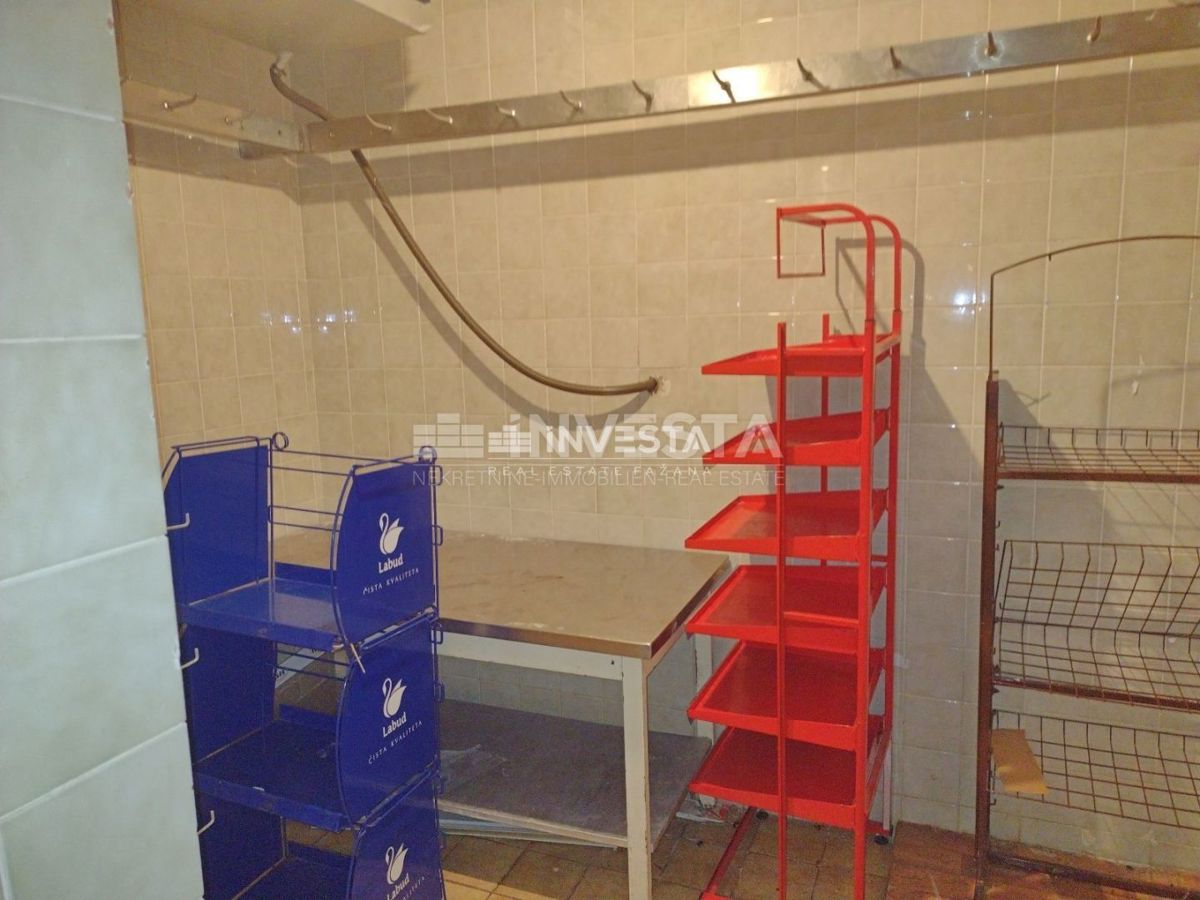 Funtana, poslovni prostor - trgovina, 220 m2, 2600 eur/m2