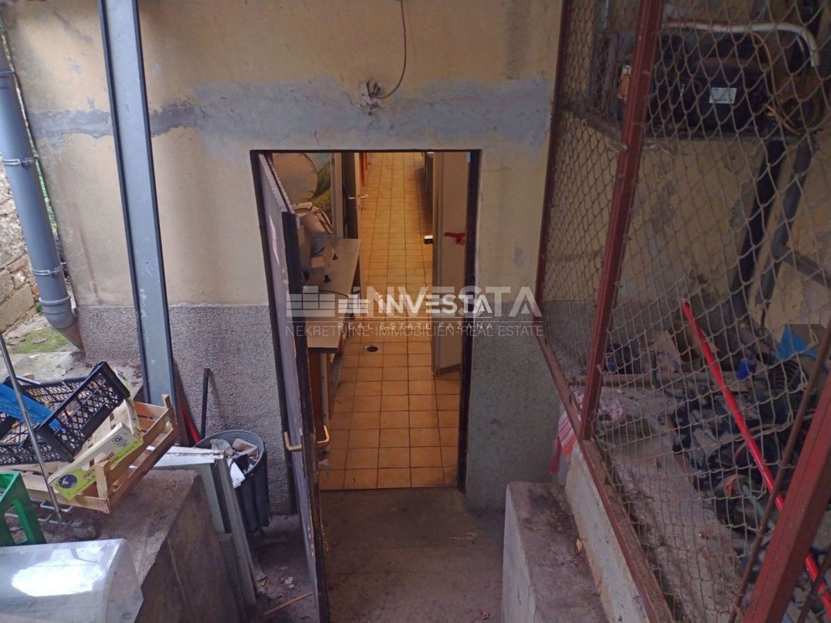 Funtana, poslovni prostor - trgovina, 220 m2, 2600 eur/m2