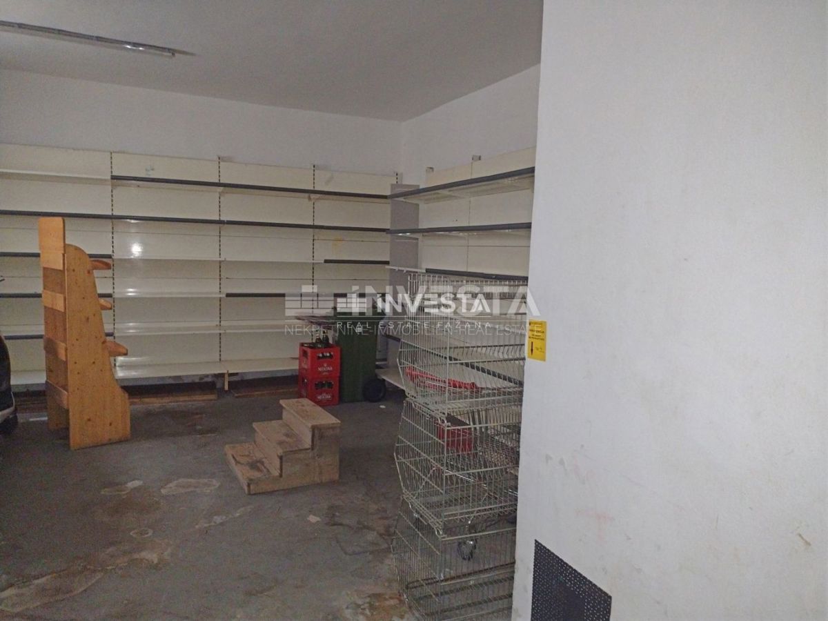 Funtana, poslovni prostor - trgovina, 220 m2, 2600 eur/m2