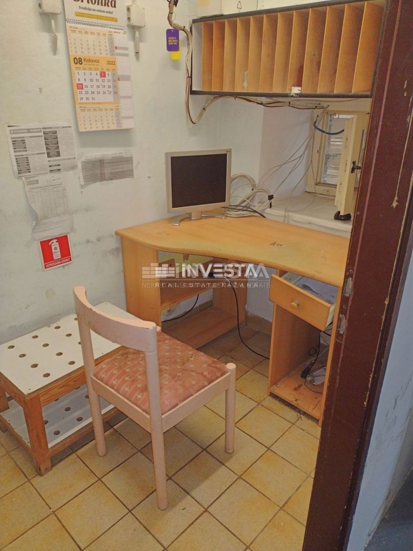 Funtana, poslovni prostor - trgovina, 220 m2, 2600 eur/m2