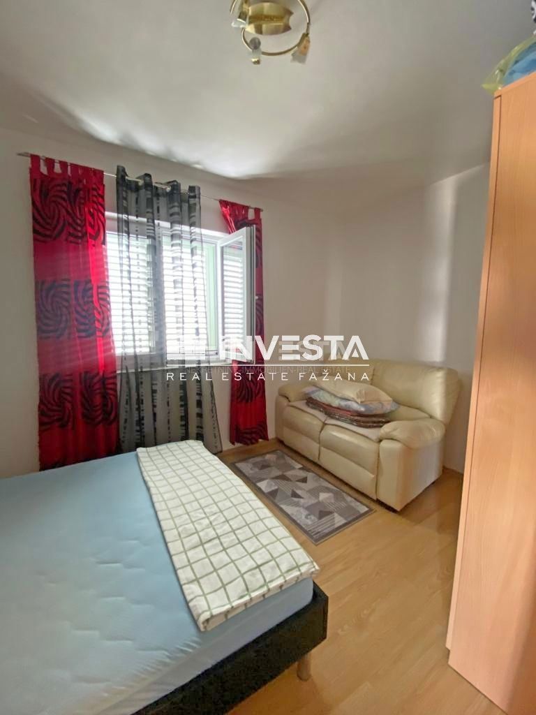 Fažana, Valbandon, samostojna hiša 175 m2, dva apartmaja, blizu morja
