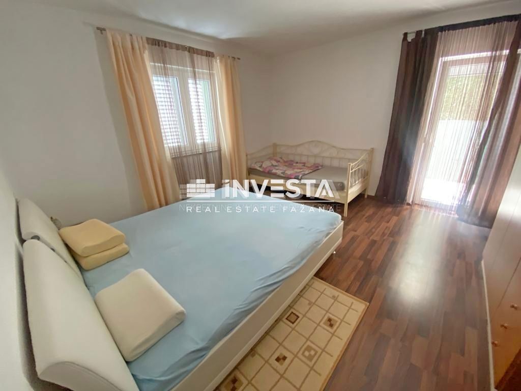 Fažana, Valbandon, samostojna hiša 175 m2, dva apartmaja, blizu morja