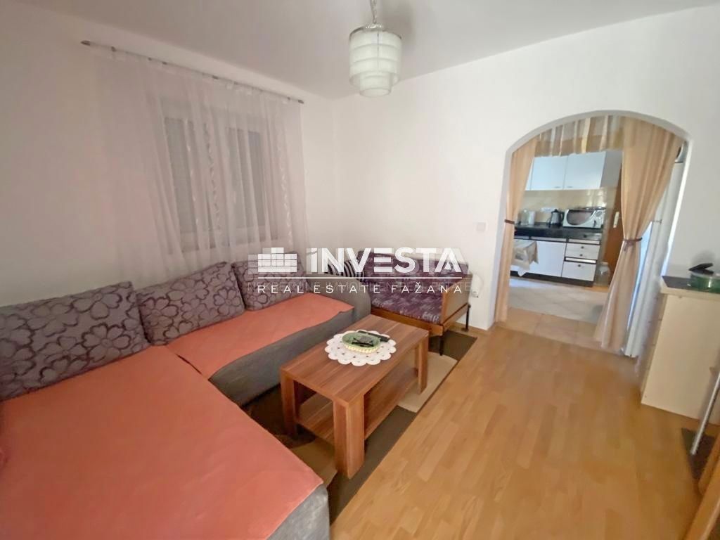 Fažana, Valbandon, samostojna hiša 175 m2, dva apartmaja, blizu morja