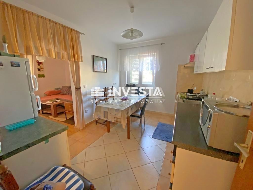 Fažana, Valbandon, samostojna hiša 175 m2, dva apartmaja, blizu morja