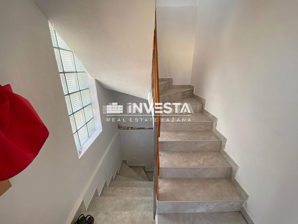 Fažana, Valbandon, samostojna hiša 175 m2, dva apartmaja, blizu morja