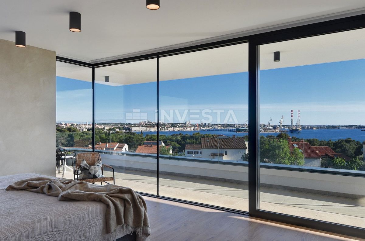 Pula, Luksuzna Vila 420 m² s Pogledom na Morje