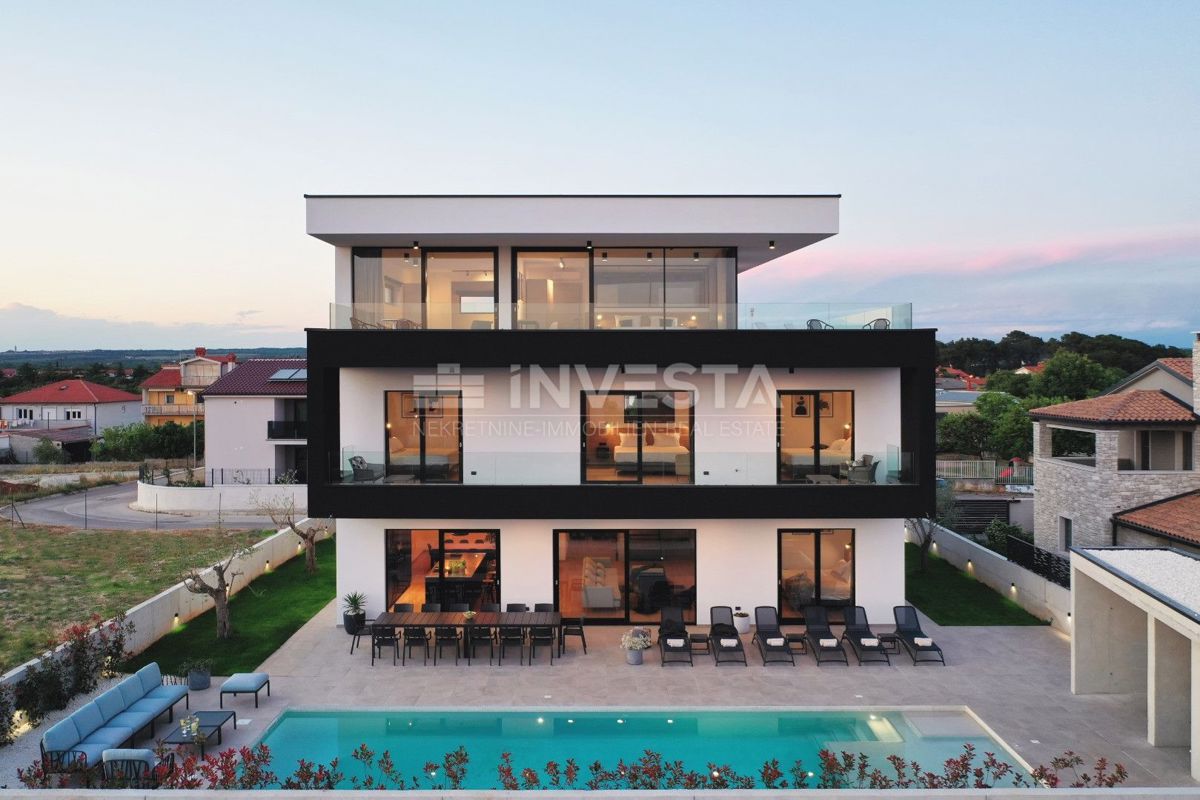 Pula, Luksuzna Vila 420 m² s Pogledom na Morje