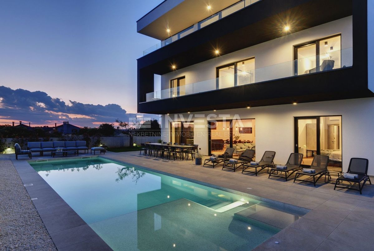 Pula, Luksuzna Vila 420 m² s Pogledom na Morje