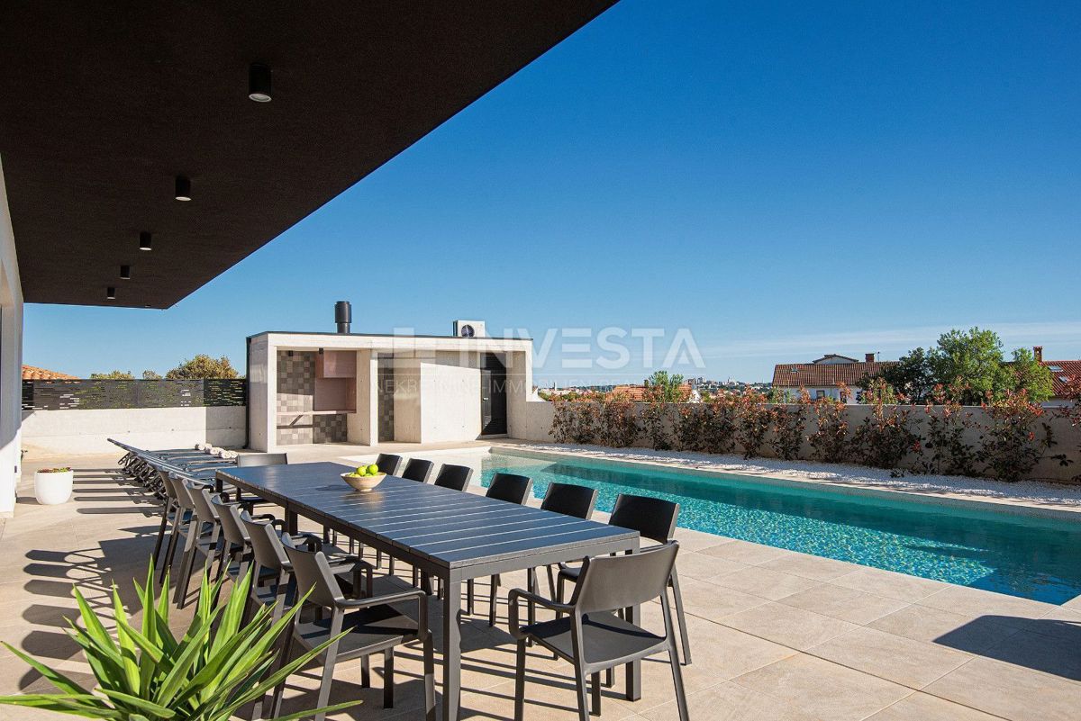 Pula, Luksuzna Vila 420 m² s Pogledom na Morje