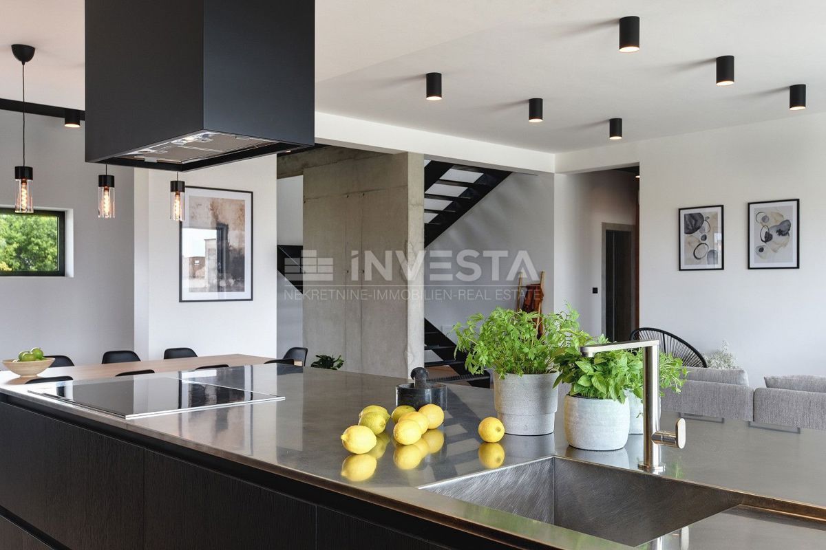 Pula, Luksuzna Vila 420 m² s Pogledom na Morje