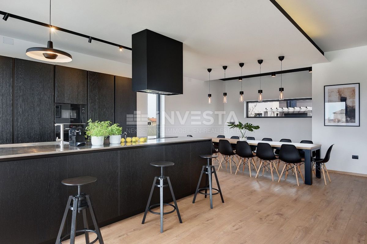 Pula, Luksuzna Vila 420 m² s Pogledom na Morje