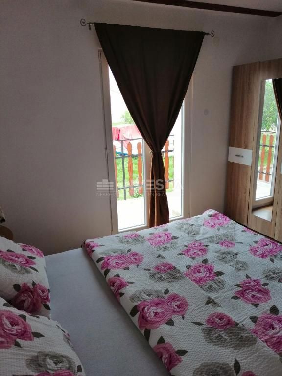 Peroj, apartmajska hiša s bazenom in pogledom na morje