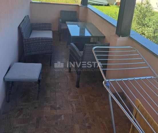 Peroj, apartmajska hiša s bazenom in pogledom na morje