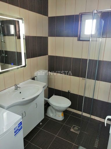 Peroj, apartmajska hiša s bazenom in pogledom na morje