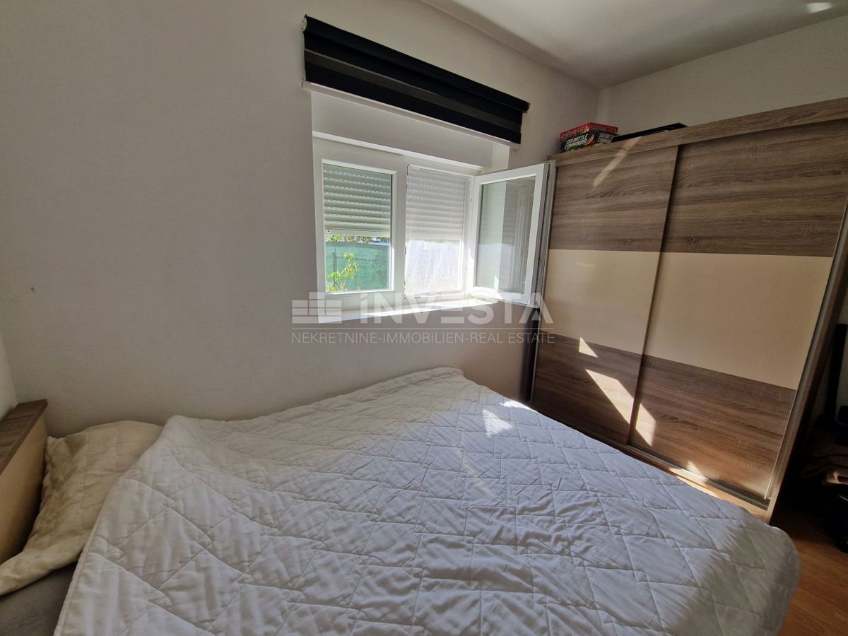 Peroj, apartmajska hiša s bazenom in pogledom na morje