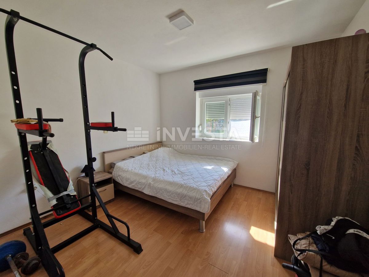 Peroj, apartmajska hiša s bazenom in pogledom na morje