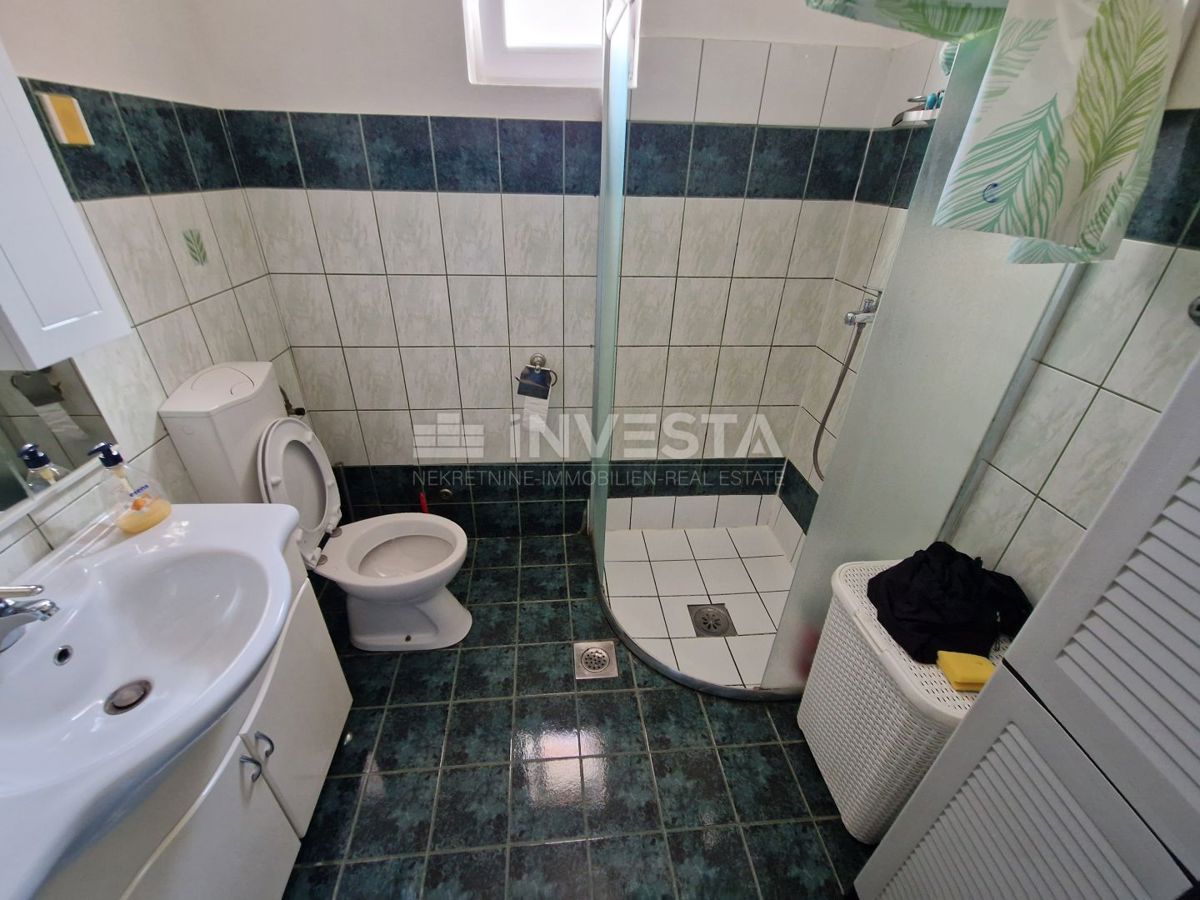 Peroj, apartmajska hiša s bazenom in pogledom na morje