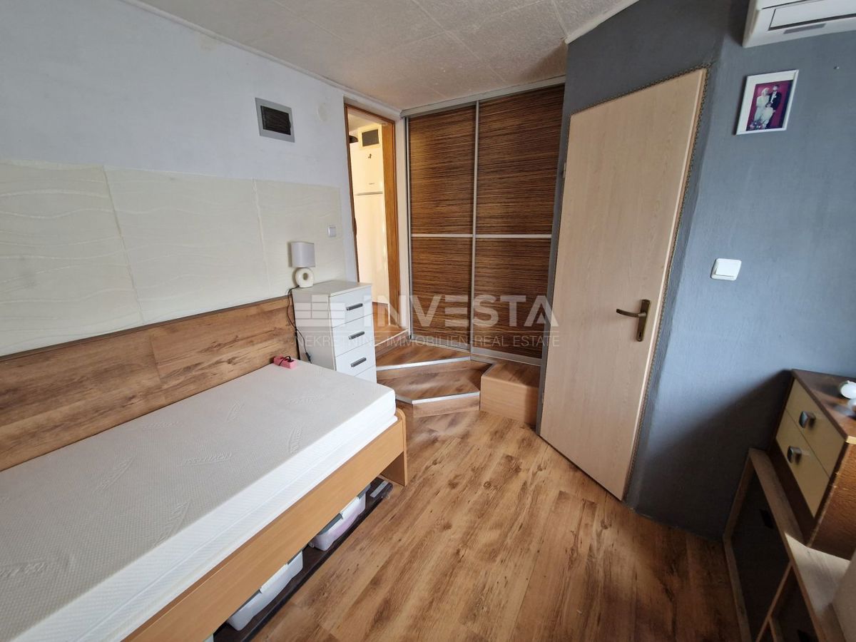 Enonadstropna hiša na mirni lokaciji z bazenom + 2 pomožni objekti