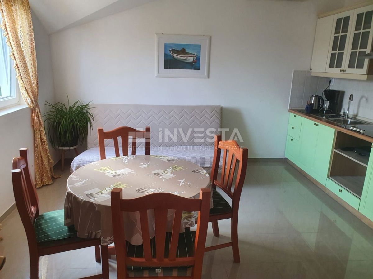 Fažana, apartmajska hiša s 6 apartmaji in bazenom