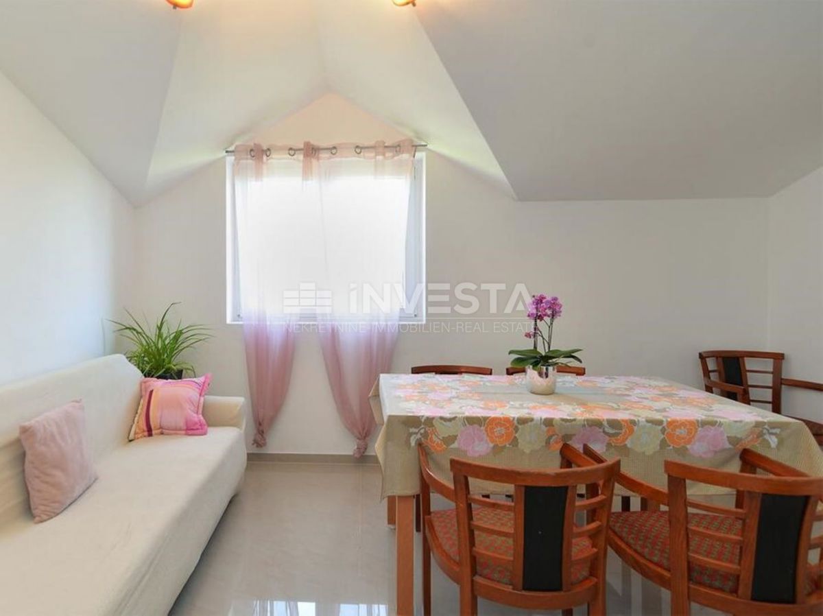 Fažana, apartmajska hiša s 6 apartmaji in bazenom